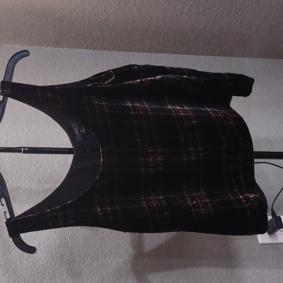 J CREW TOP. - Picture 15 of 17